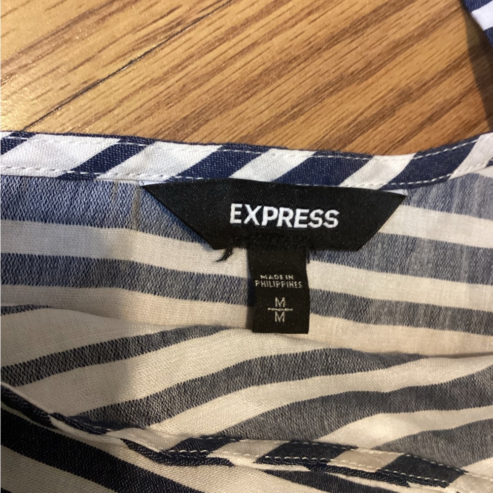 Women’s blouse size medium brand Express long sleeve - Picture 6 of 8
